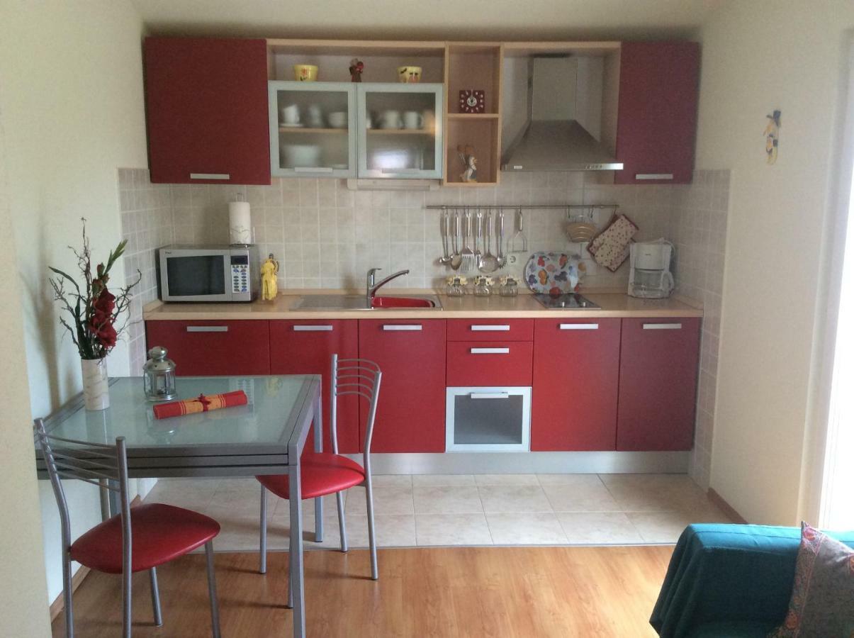 Apartmani Katarina Bol Exterior photo